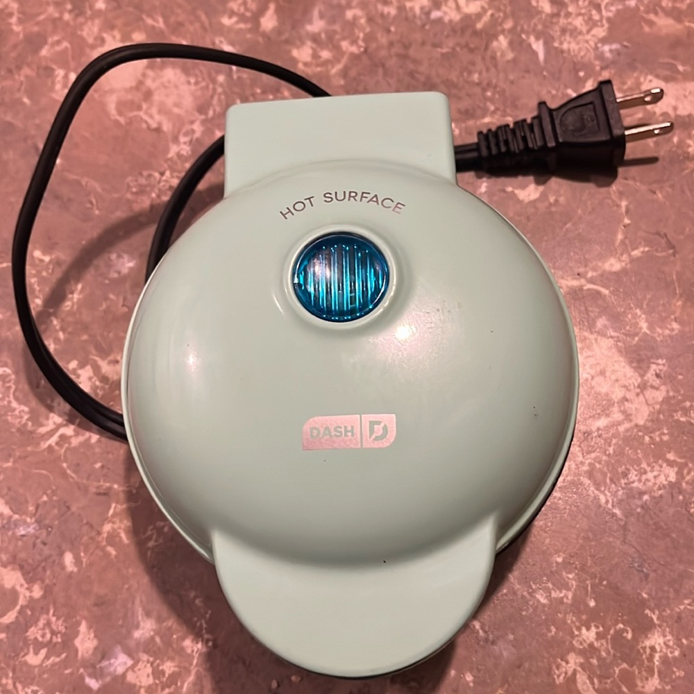 Dash Single Waffle Maker